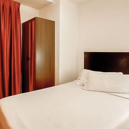Kubik Hotel Caceres Exterior photo