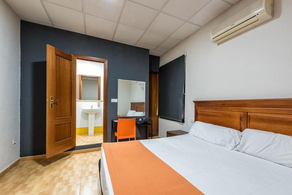 Kubik Hotel Caceres Exterior photo